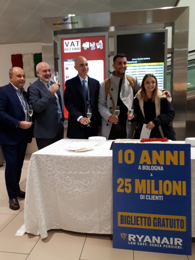 Ryanair Festeggia I Suoi 10 Anni Da Record A Bologna Con  25 Milioni Di Passeggeri E 7 Nuove Rotte Invernali