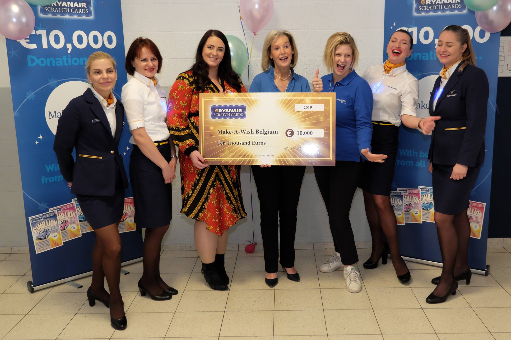 Les Clients Ryanair Aident La Compagnie Aérienne À Faire Un  Don De 10,000 € À Make-A-Wish En Belgique Avec Les Scratchcards
