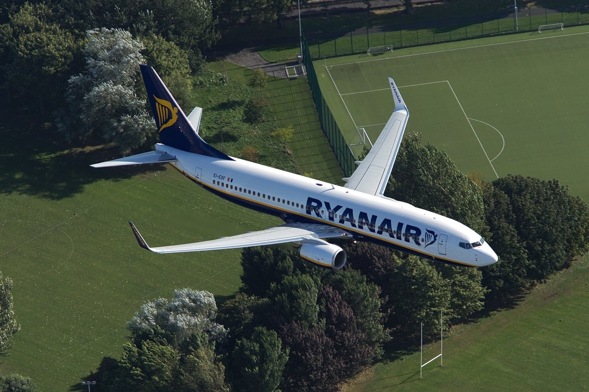 Ryanair Pierwszą Linią Lotniczą W Ue, Która Podaje Miesięczne Statystyki Emisji Co2   Średnia Emisja Co2 W Maju Wyniosła Jedynie 66g, Prawie 50% Mniej Niż W Przypadku Innych Większych Linii Lotniczych W Ue