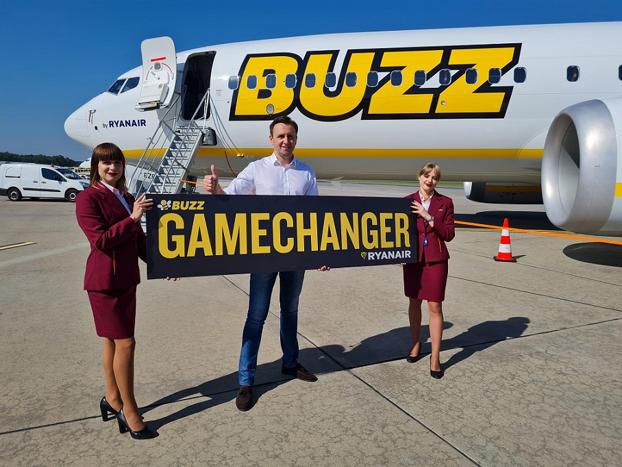 Pierwszy Samolot Boeing 737-8200 “Gamechanger” W Barwach Buzz Wylądował W Warszawie/Modlin