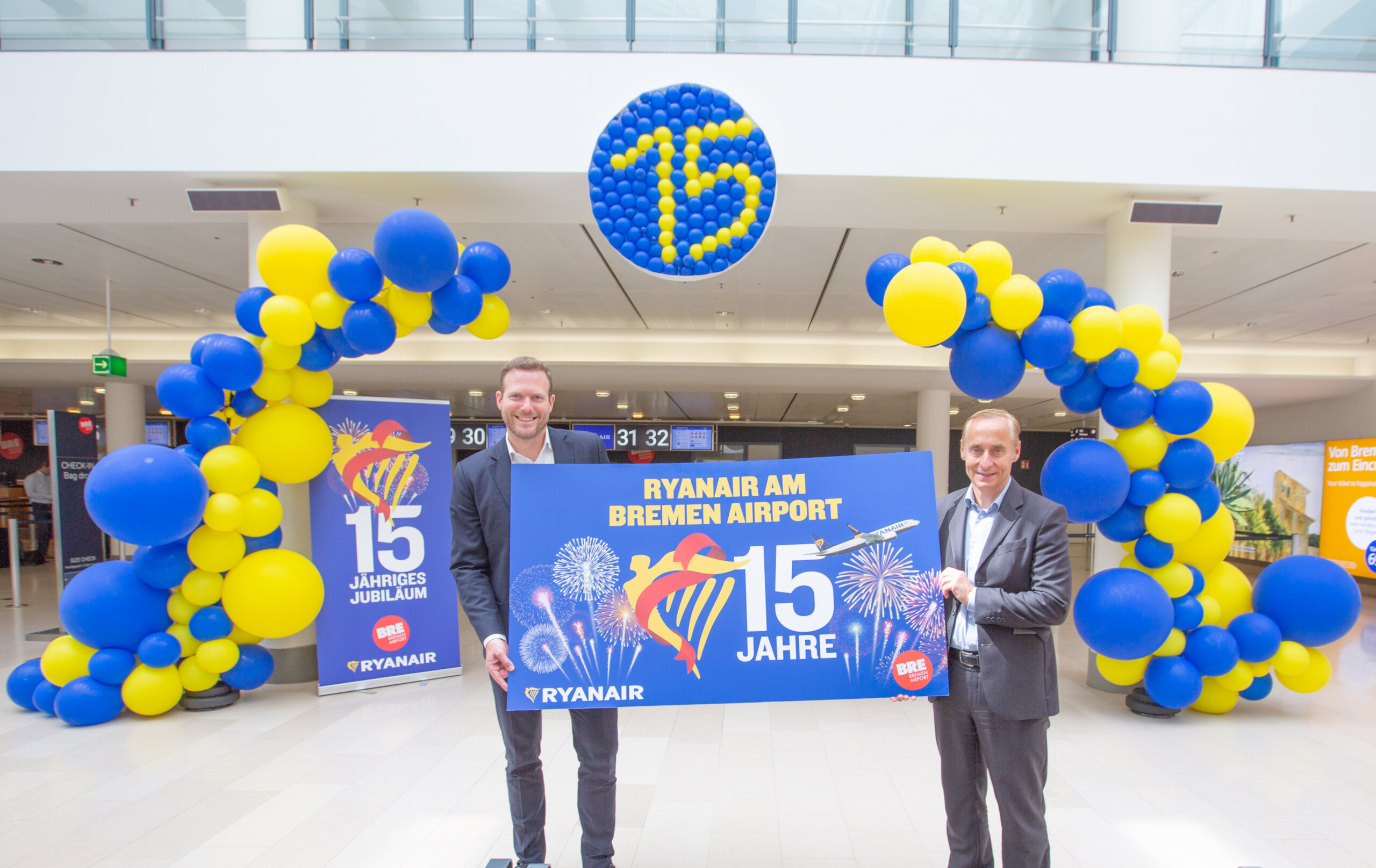 Ryanair Feiert 15 Jahre Flugbetrieb Am Flughafen Bremen